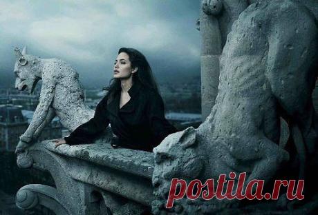 Мужчина спросил у мудреца, почему у женщин так часто болит голова? На что мудрец ответил: голова болит от слабых мужчин, а от сильных она кружится.