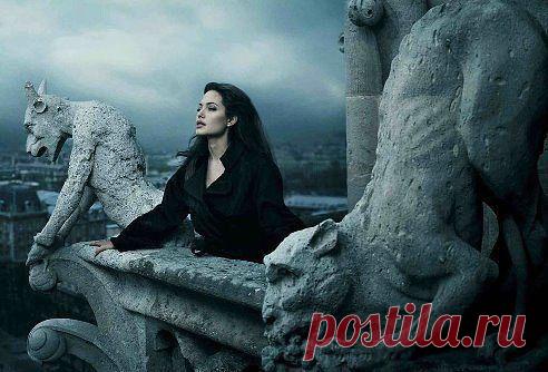 Мужчина спросил у мудреца, почему у женщин так часто болит голова? На что мудрец ответил: голова болит от слабых мужчин, а от сильных она кружится.