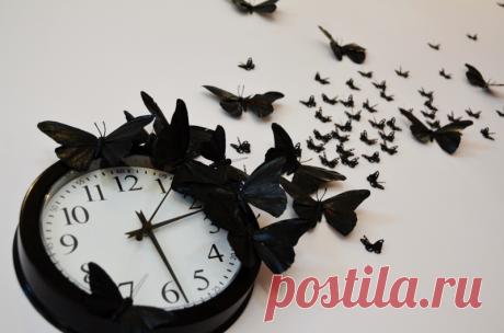 Mr. Kate - DIY “time flies” butterfly clock
