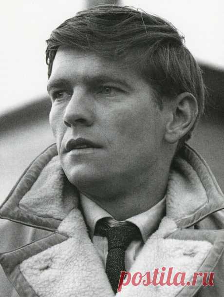 Том Кортни, 25 февраля, 1937