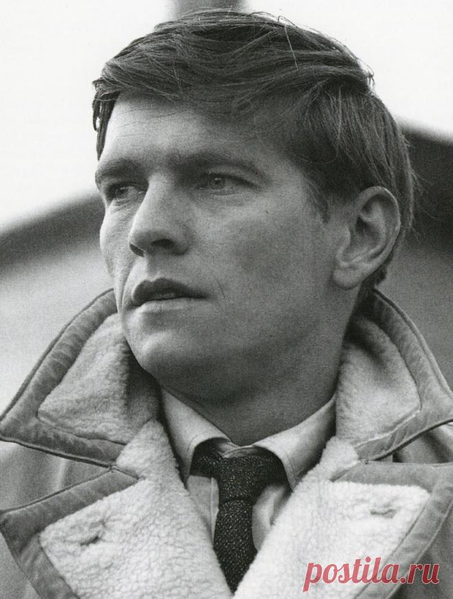 Том Кортни, 25 февраля, 1937