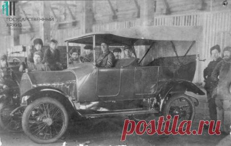 Пермь. 1909 год: начало движения общественного транспорта: ездили 3 автомобиля по 3-4 человека с оплатой за каждую станцию