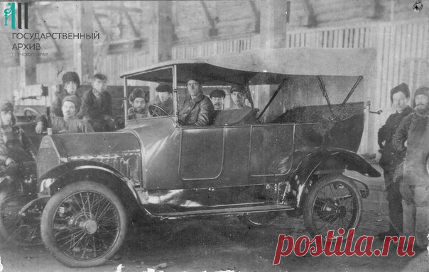 Пермь. 1909 год: начало движения общественного транспорта: ездили 3 автомобиля по 3-4 человека с оплатой за каждую станцию