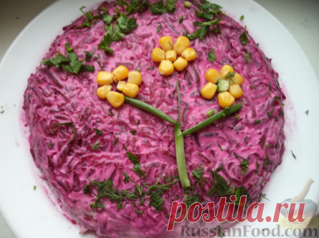 Рецепт: Cалат &quot;Изюминка&quot; из свеклы и чернослива на RussianFood.com
