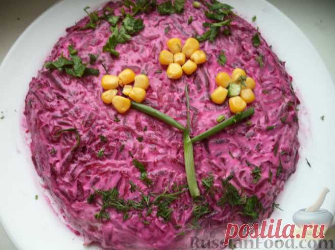 Рецепт: Cалат "Изюминка" из свеклы и чернослива на RussianFood.com