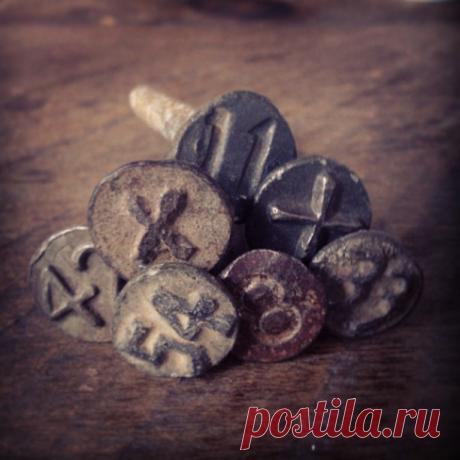 Andrew Brozyna в Instagram: «My friend's weird antique nails that have numbers on the head.» 22 отметок «Нравится», 2 комментариев — Andrew Brozyna (@ratherkeen) в Instagram: «My friend's weird antique nails that have numbers on the head.»