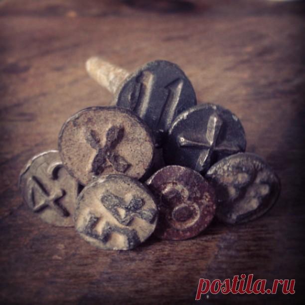 Andrew Brozyna в Instagram: «My friend's weird antique nails that have numbers on the head.» 22 отметок «Нравится», 2 комментариев — Andrew Brozyna (@ratherkeen) в Instagram: «My friend's weird antique nails that have numbers on the head.»