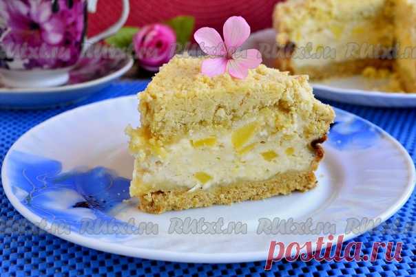 Королевская ватрушка с яблоками от Елены Калининой

Королевская ватрушка с яблоками - вкуснейшая выпечка с творогом, которой можно порадовать не только своих родных, но и гостей. Этот пирог готовится из песочной крошки с творожной начинкой, в которую добавлены еще и яблоки. Очень вкусно, ароматно, нежно! Пирог отлично подать к чаю или чашечке кофе, попробуйте!
Для приготовления королевской ватрушки с яблоками понадобится:
Для теста:
масло сливочное (или маргарин сливочный)...