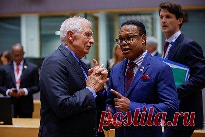 ЕС и страны Латинской Америки поссорились на саммите из-за Украины. Саммит Евросоюза и Сообщества государств Латинской Америки и Карибского бассейна ознаменовался ссорой из-за расхождения позиций по Украине, пишет Politico. Отмечается, что переговорщики ЕС пытались убедить латиноамериканские страны осудить Россию за проведение спецоперации на Украине.