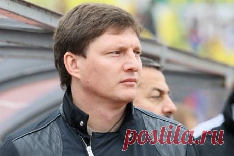 Бывший футболист «Анжи» рассказал о возмутившем его жену кавказском обычае. Бывший футболист махачкалинского «Анжи» Андрей Гордеев рассказал о кавказском обычае, возмутившем его жену. По его словам, во время прогулок с женой он почти всегда встречался с болельщиками клуба, которые приглашали его в рестораны. «А там же как — мужчины и женщины сидят за разными столами», — отметил он.