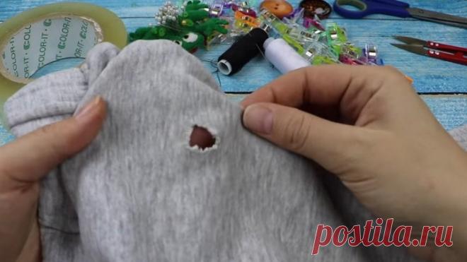 Как незаметно зашить дырку на одежде Дырка в детских штанах, в женской кофточке или мужских спортивных штанах - увы, от такой неприятности никто не застрахован. Но не паникуйте и со слезами на глазах отнесите вещь в помойку. Есть...