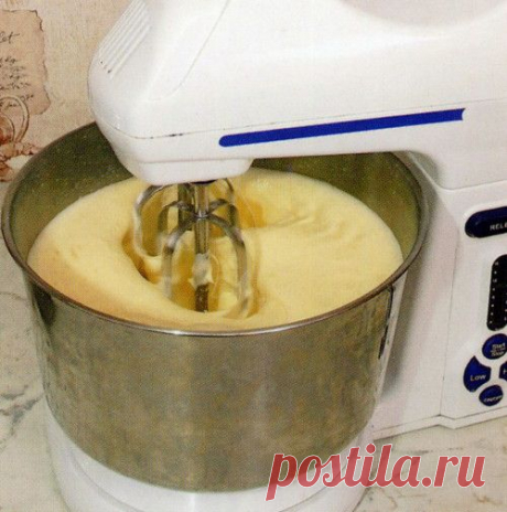 РЕЦЕПТЫ И СОВЕТЫ ХОЗЯЙКАМ: Как приготовить белковый и заварной крем для торта или пирожных