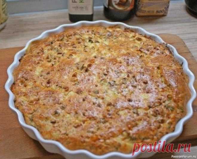 Заливной пирог для любой несладкой начинки Предлагаю простой рецепт для пирога с практически любой начинкой. Я люблю с рыбкой, особенно семгой. Делала с рисом, грибами, луком, овощами...2 стакана муки2 стакана сметаны4 яйца4-6 ст. ложки майонеза4 ч.л. разрыхлителясоль, специиВсе перемешиваем, выливаем половину теста в форму,...