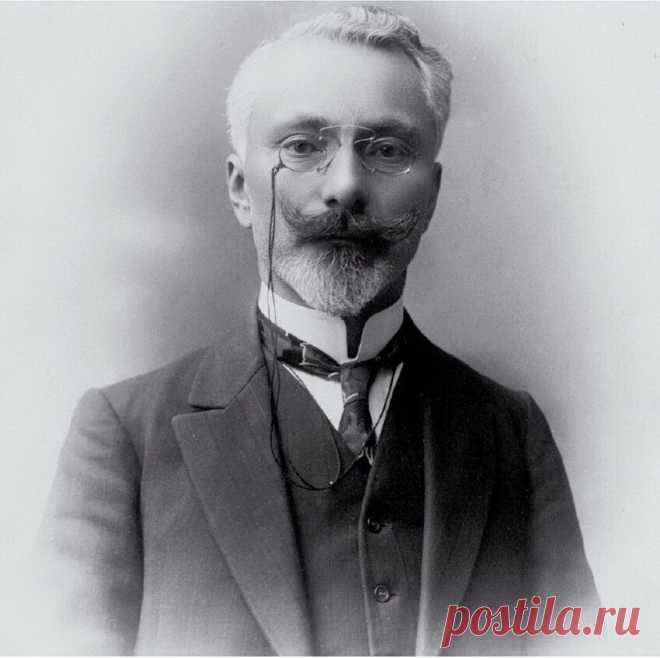 Մկրտիչ Մուսինյանց՝մեծանուն կոնյակագործն ու անկախ ՀՀ
մայրաքաղաքի քաղաքապետը
Մկրտիչ Թադևոսի Մուսինյանց 1868-1929​,Երևանի քաղաքագլուխ,քաղաքական,հասարակական գործիչ,բարերար,Հայաստանում հողագործության,գինեգործության զարգացման նվիրյալ
Ցավոք,Մուսինյանցի անունը,կյանքն ու գործունեությունը այնքան էլ հայտնի չէ,չկա մի փողոց կամ հուշատախակ,որը կհիշեցնի մեծ երևանցու,բարերարի,քաղաքական,հասարակական ,վաստակաշատ գինեգործի,Հայաստանում հողագործության,գինեգործության և կոնյակագործության զարգացման նվիրյալի մասին: