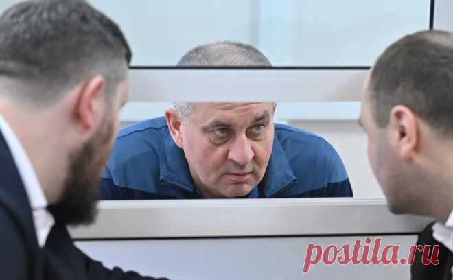 Осужденный экс-генерал Шамарин выступил в суде против генерала Оглоблина. Экс-начальник Главного управления связи — замглавы Генштаба Вооруженных сил (ВС) России, бывший генерал-лейтенант Вадим Шамарин дал в суде показания против своего бывшего подчиненного генерал-майора Александра Оглоблина, в прошлом руководившего управлением планирования связи Главного управления связи ВС России.