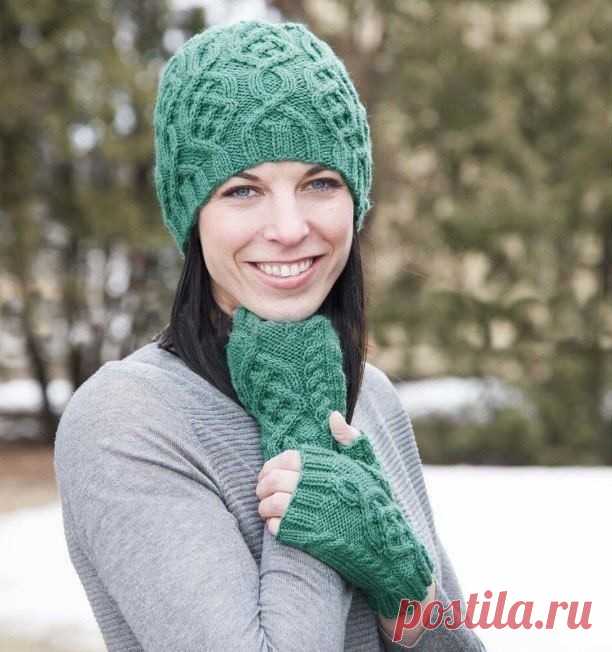 Шапка с аранами, вяжем спицами