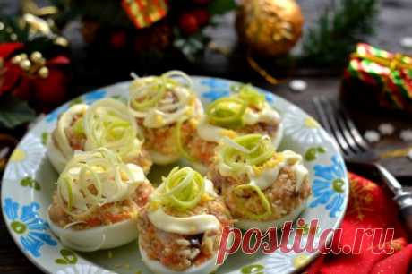 Яйца фаршированные селёдкой и плавленым сыром. Пошаговый рецепт с фото — Ботаничка.ru
