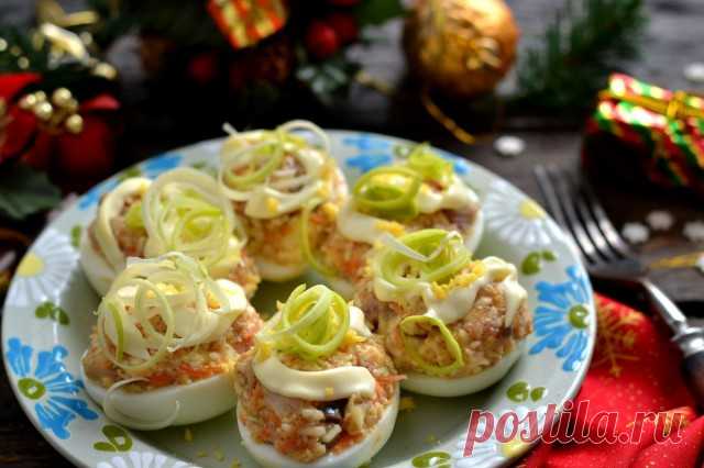 Яйца фаршированные селёдкой и плавленым сыром. Пошаговый рецепт с фото — Ботаничка.ru