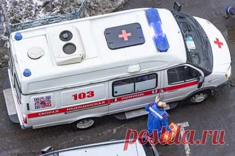 Российский школьник случайно воткнул нож другу в плечо на пижамной вечеринке. В Уфе школьник случайно ранил ножом 12-летнего одноклассника на пижамной вечеринке. Ребята собрались в квартире одного из мальчиков на улице Рабкоров. Парни веселились, дрались подушками, а потом взяли ножи для фехтования и стали сражаться. В процессе один из подростков случайно воткнул нож в плечо товарищу.