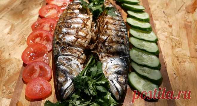 Скумбрия с грибами, запеченная на мангале: не откусите пальцы