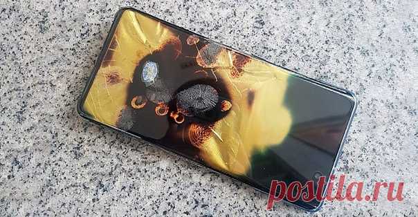 Samsung Galaxy S10 5G загорелся после падения Помните, чем «отличился» смартфон Galaxy Note 7? Да, все правильно, эти телефоны имели склонность взрываться и загораться без видимой на то причины. Причина нашлась позже, когда было проведено расследование, и заключалась в некачественной сборке аккумулятора устройства. Производитель пытался решить эту проблему, но все тщетно – смартфоны продолжали гореть с нарастающей частой. Чтобы не растерять весь …