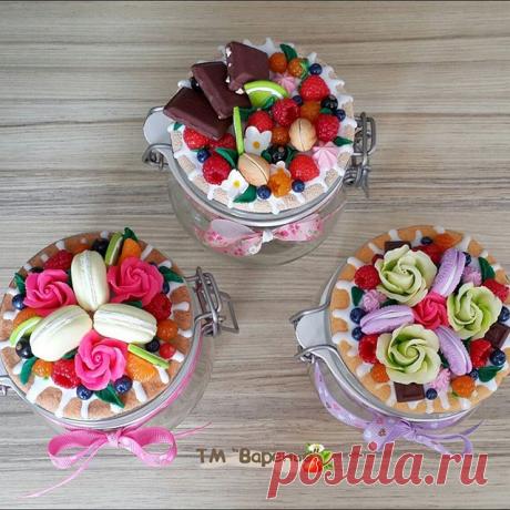 Баночки с декором из полимерной глины. 😍🍓🍇🍀🌹 Баночки слеплены по мастер-классу @rusalina_cernit #тм_варенье #ручнаяработа #ручнаяработаназаказ #полимернаяглина #вкуснаяложечка #вкуснаяложка #вкусныеложки #вкусныеложечки #сладкиекружечки #банкасдекором #баночкадляхранения #сладкаяложечка #сладкаяложка #сладкиеложки #саров #затоновости #арзамас #нижнийновгород #москва #макаруны #банкадляхранения #банкадлясладостей #банкадлякофе #банкадлясыпучих