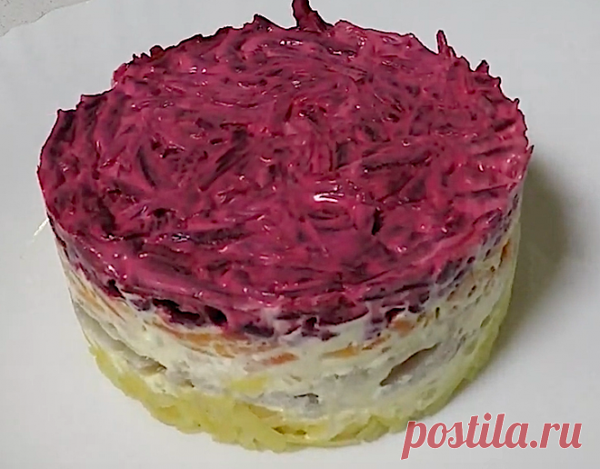 Всем привет и добро пожаловать на наш канал! 
Сегодня готовим классический салат на праздничный стол Сельдь по шубой. Для приготовления нам понадобятся следующие ингредиенты:
Сельдь соленая
Вареная свекла
Вареный картофель
Вареная морковь
Лук белый
Майонез