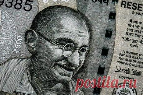 Российские нефтяники нашли необычный способ вывести зависшие рупии. Российские нефтяные компании нашли необычное решение проблемы застрявших в Индии рупий, полученных за экспортные поставки, заявил аналитик ФГ «Финам» Александр Потавин. Он рассказал, что возврат валютной выручки производится с помощью криптовалют — рупии выводят из Индии через ОАЭ через покупку стейблкоинов.