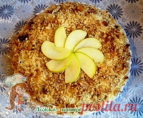 Салат с черносливом курицей и грецкими орехами | Ложка-Поварёшка рецепты и блюда