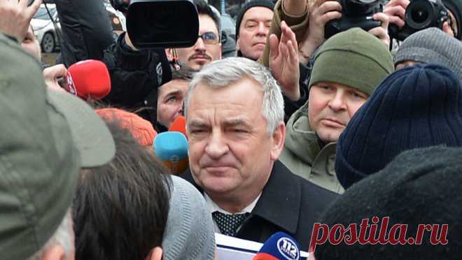 Российские следователи заочно предъявили обвинение экс-замминистра обороны Украины. СК РФ заочно предъявил обвинение бывшему замминистра обороны Украины Петру Мехеду. Об этом пишет ТАСС. Обвинения также предъявили бывшему начальнику главного оперативного управления — заместителю начальника генерального штаба ВСУ ...