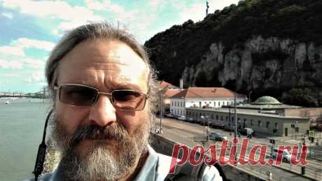 Наши там. Венгрия: «Я бы сравнил венгров с гусарами — это восторженный и романтический народ» Литератор, краевед, журналист Ян Кунтур прожил в Перми до 43 лет. В 2013 году в Будапеште была издана книга его стихов и прозы. Автора пригласили принять участие в презентациях по нескольким городам Венгрии, а потом издательство предложило ему двухлетний контракт для перевода и издания сборника статей «Путеводитель по венгерской культуре». Ян согласился, и вот уже шесть лет он живет в Будапеште.