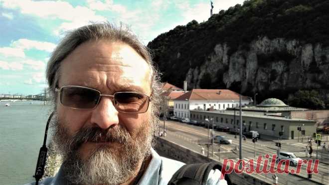 Наши там. Венгрия: «Я бы сравнил венгров с гусарами — это восторженный и романтический народ» Литератор, краевед, журналист Ян Кунтур прожил в Перми до 43 лет. В 2013 году в Будапеште была издана книга его стихов и прозы. Автора пригласили принять участие в презентациях по нескольким городам Венгрии, а потом издательство предложило ему двухлетний контракт для перевода и издания сборника статей «Путеводитель по венгерской культуре». Ян согласился, и вот уже шесть лет он живет в Будапеште.