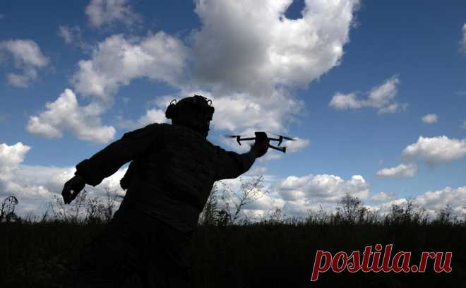 Беспилотники атаковали пожарную часть в Горловке. В Горловке Донецкой народной республики украинские дроны атаковали местную пожарную станцию, сообщает пресс-служба МЧС в телеграм-канале.