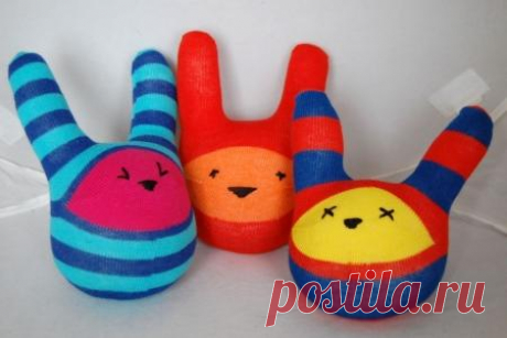 Как сделать самостоятельно игрушки из носков.