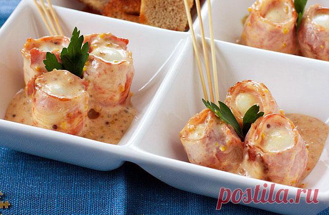 Быстрый вариант закуски «Яйца в беконе» — Домашние заботы