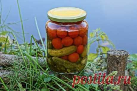 Маринованные огурцы с помидорами на зиму