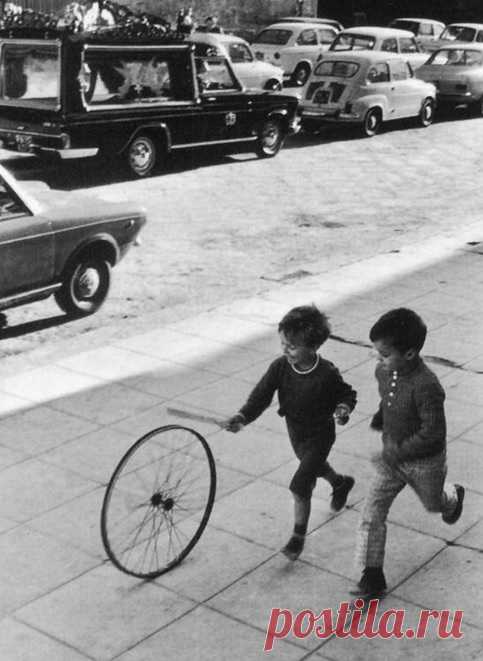 Неподдельные детские эмоции. Палермо, Италия, 1971 год. Фотограф – Анри Картье-Брессон