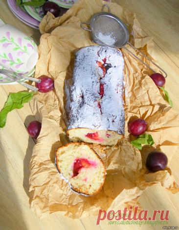 Воздушный кекс со сливой