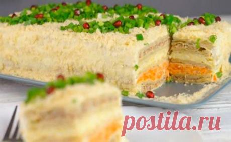 Закусочный торт «Наполеон». Самый вкусный торт-салат на праздничный стол Закусочный торт «Наполеон» пользуется огромным успехом: делаю его уже не первый раз – и всегда уходит на ура. Получается очень вкусным, сытным и в меру влажным: каждый кусочек тает во рту. Сделанные