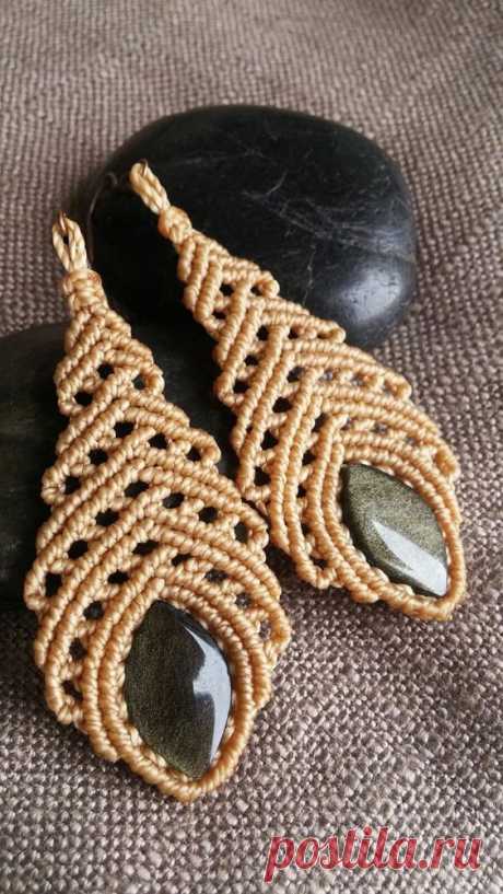 Orecchini con Ossidiana Dorata Messicana. Fatti a mano in Macrame con Filo Cerato e Ganci Nichel Free. Molto leggeri