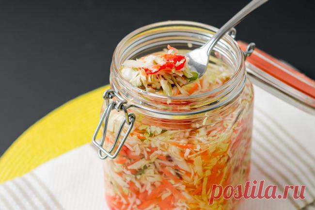 Пиклиз - острая маринованная капуста.