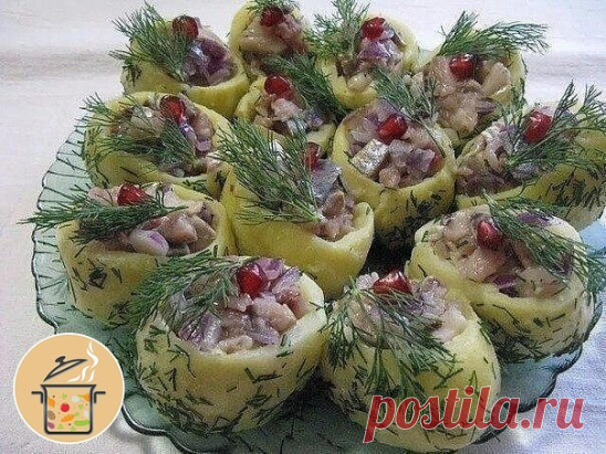 Обязательно сохраните! 
Подборка 10 закусок на праздничный стол:

1. Рулет из лаваша.

Ингредиенты:
Лаваш тонкий — 2 Штуки
Шпроты в масле — 180 Грамм
Яйцо вареное — 2 Штуки
Болгарский перец — 0,5-1 Штуки (зависит от размера)
Плавленный сыр — 100 Грамм
Майонез — 100-150 Грамм
Зелень — 1 Пучок

Количество порций: 6-8 

Как приготовить 