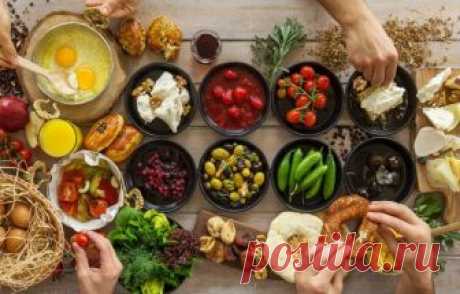 10 полезных уловок, которые спасут подпортившиеся продукты Если с едой произошли неприятные изменения, не спешите ее выкидывать. Есть несколько уловок, которые помогут вернуть вторую жизнь продуктам.