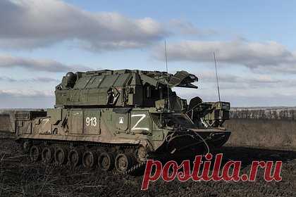 Украинские пилоты рассказали о страхе перед российскими ПВО. Украинские пилоты вертолетов Ми-8 совершают около трех боевых вылетов в день из-за опасений быть сбитыми российскими зенитно-ракетными комплексами противовоздушной обороны. Украинские военнослужащие Сергей и Геннадий рассказали, что во время боевых вылетов летают на предельно низких высотах.