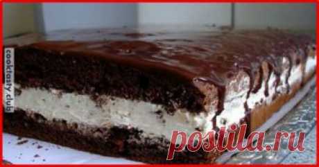 Шоколадное пирожное с сливочным кремом Хотите приготовить что-нибудь вкусненькое, чтобы побаловать своих близких или вам нужен потрясающий рецепт для торжественного события – этот десерт именно то, что вам нужно! Шоколадный торт с сливочным кремом готовится очень просто, легко, быстро, плюс ко всему он безумно вкусный! Сочетание взбитых сливок с белым шоколадом и шоколадного бисквита понравится абсолютно всем. Кстати для приготовления десерта …