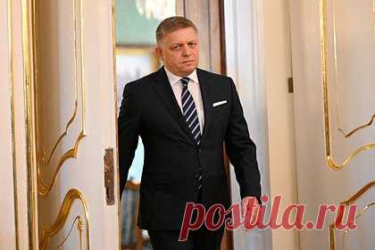 Премьер Словакии выступил за сохранение гумпомощи Украине. Словакия готова сохранить отправку гуманитарной помощи Украине, но против отправки оружия. Об этом заявил новый премьер-министр страны Роберт Фицо журналистам по итогам саммита Европейского Союза (ЕС). Он также отметил, что Братислава будет готова увеличить свой взнос в бюджет ЕС только на гуманитарные нужды для Киева.
