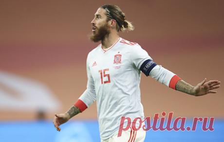 Чемпион мира и Европы Серхио Рамос завершил карьеру в сборной Испании по футболу. Защитник сообщил, что новый главный тренер национальной команды Луис де ла Фуэнте не рассчитывает на него