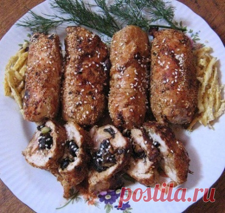 Рулет из куриного филе с черносливом в духовке