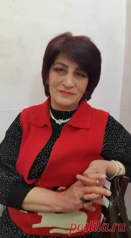 Առօրյա հոգսերից դուրս..🌷.
Աշխատանքային խորհրդակցության ավարտին արված լուսանկարներ....հոգնածությունը թոթափելու հույսով:
Որքան քեզ բարձր պահես,անառիկ,այնքան ցանկալի կլինես անշուշտ:Դու ամբողջ կյանքում հիշիր, որ մարդիկ բարձրունք են սիրում և ոչ թե անդունդ: