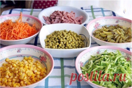 Быстрый рецепт вкусного салата: ничего варить не нужно, всё нарезал, смешал и готово | sm-news.ru